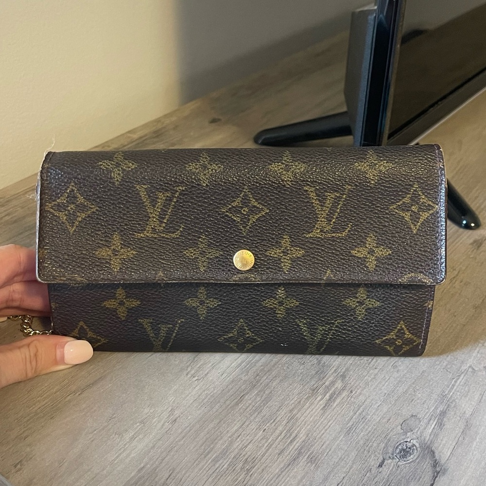 Louis Vuitton Monogram Sarah Wallet with Chain
